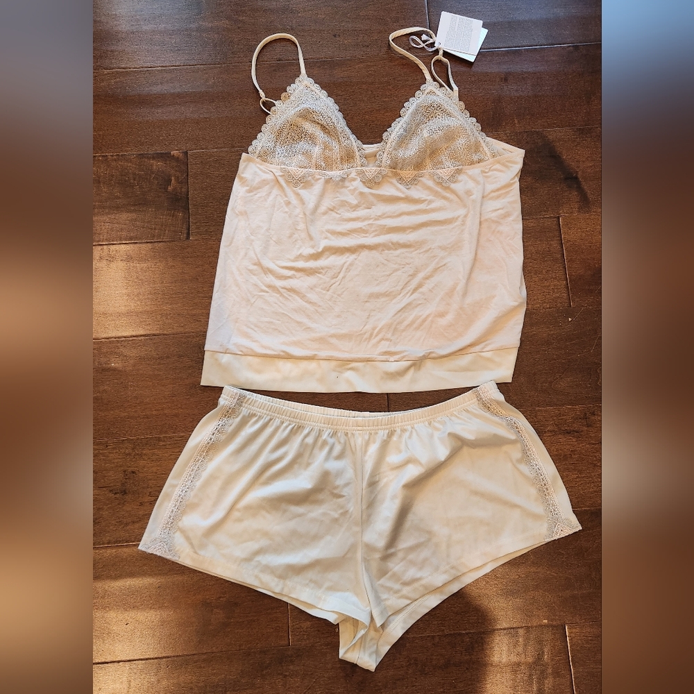 La Perla Pajamas Tank and Shorts Cream Gold Large NWT
